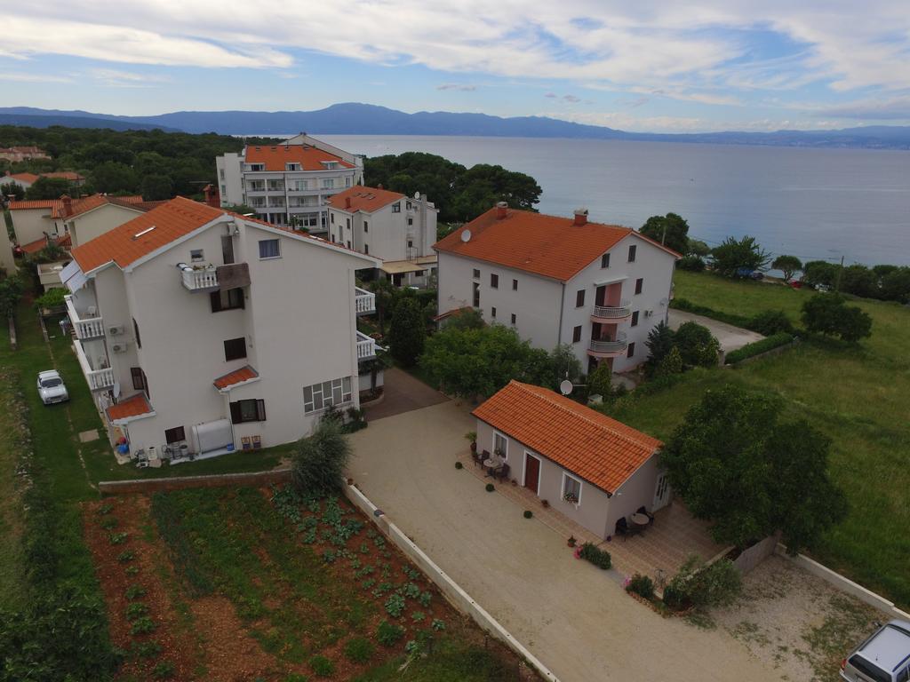 Guest House Katarina Malinska Exterior foto