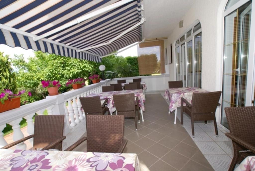 Guest House Katarina Malinska Exterior foto