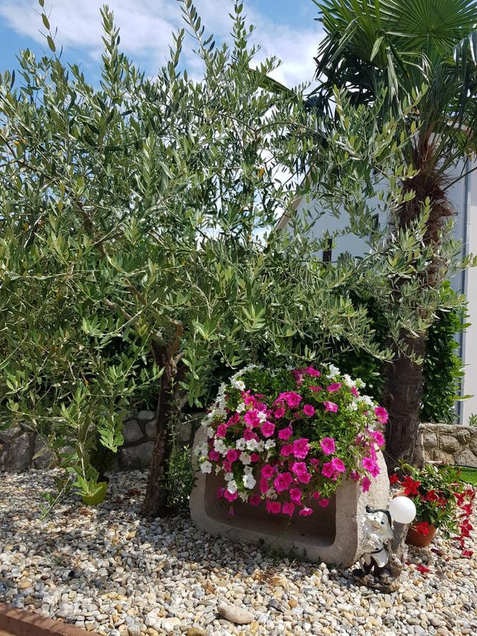 Guest House Katarina Malinska Exterior foto